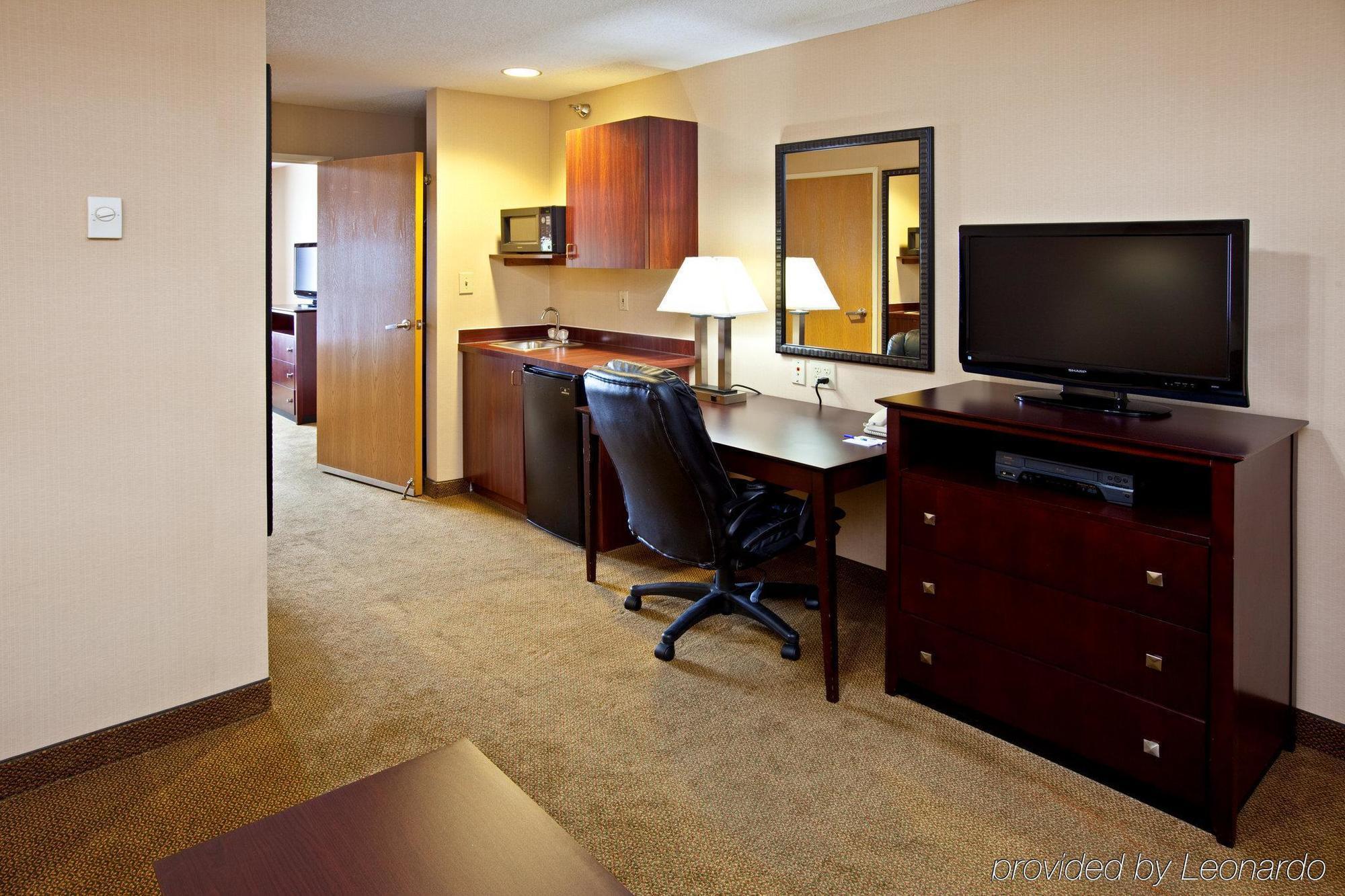 Holiday Inn Express Hotel & Suites Cincinnati-North/Sharonville Exterior foto
