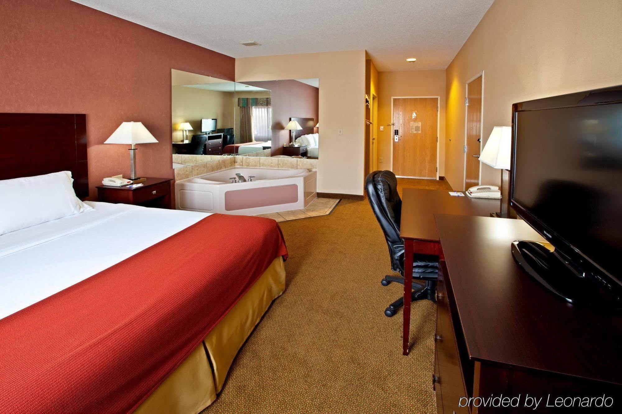 Holiday Inn Express Hotel & Suites Cincinnati-North/Sharonville Exterior foto